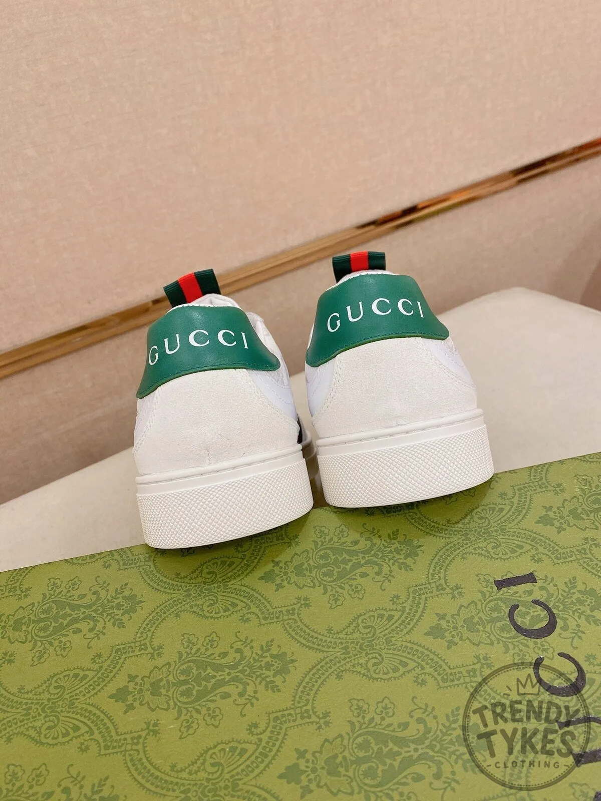 Gucci White Leather Stripe Accent Sneakers 8 Gucci White Leather Stripe Accent Sneakers
